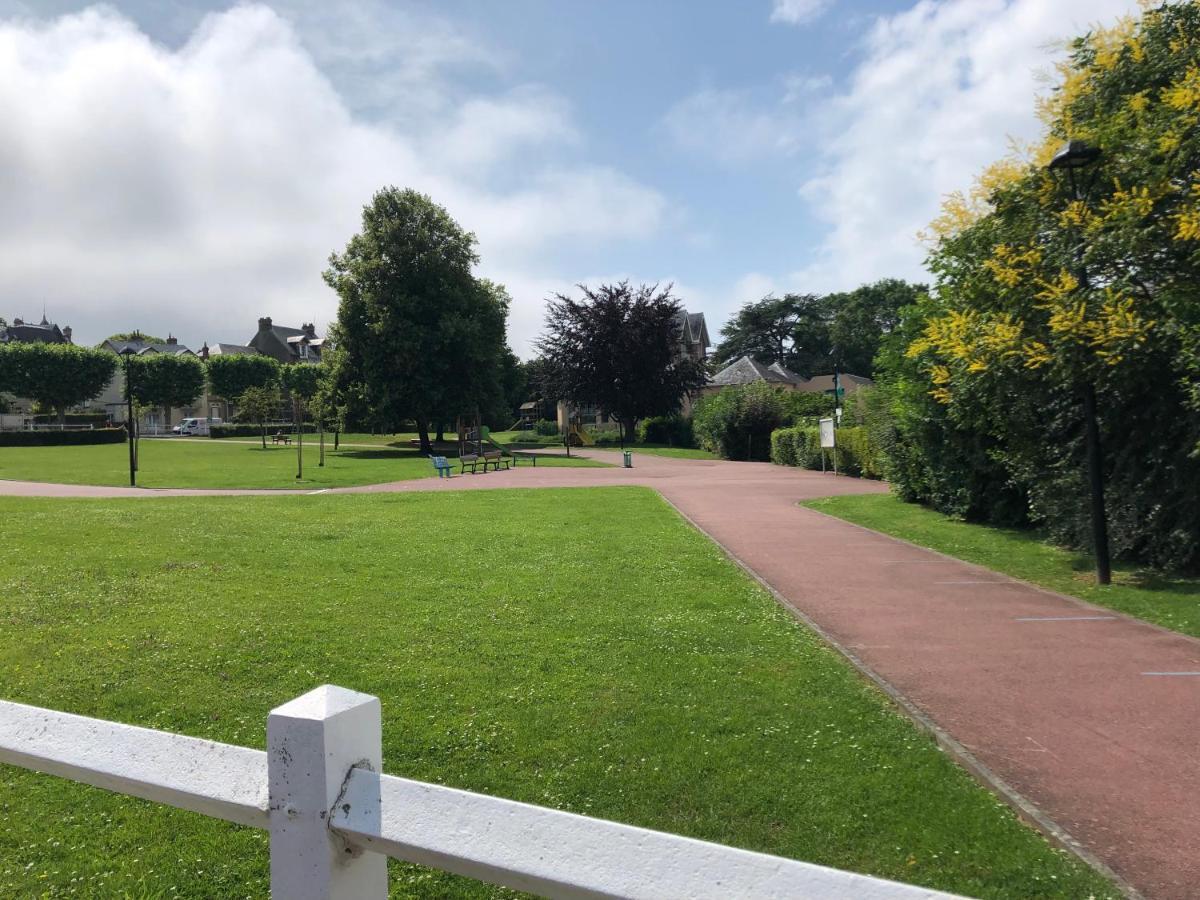 Casa Parcului Villa Villers-sur-Mer Buitenkant foto